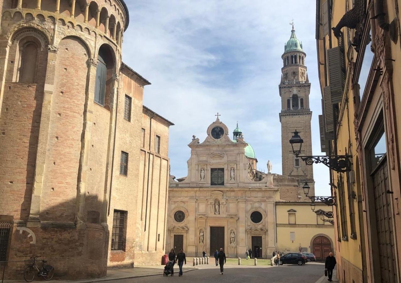Luxury 5 Al Duomo Di Parma Apartment Luaran gambar